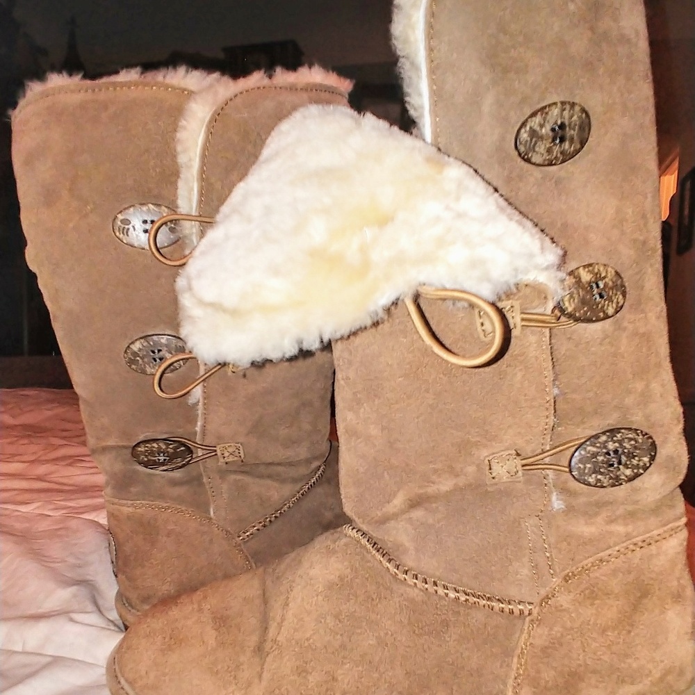 Women's size 9 bearpaws/Ugg boots